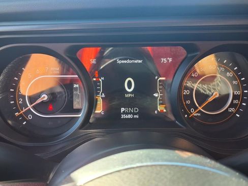 Used 2025 Jeep Wrangler Unlimited Sahara AWD/4WD image 14