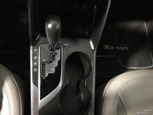 Used 2011 Hyundai Tucson GLS image 29