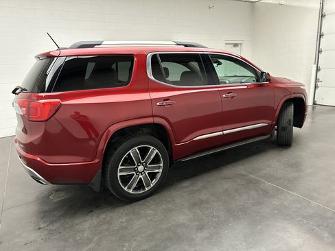 Used 2019 GMC Acadia Denali w/ Technology Package AWD/4WD image 10
