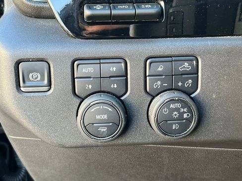 Used 2024 Chevrolet Silverado 1500 ZR2 w/ Technology Package image 22