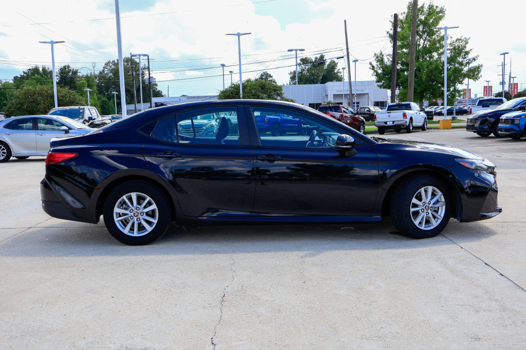 Used 2025 Toyota Camry LE FWD image 21