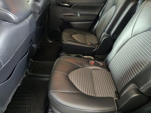 Used 2021 Toyota Highlander XSE FWD image 31