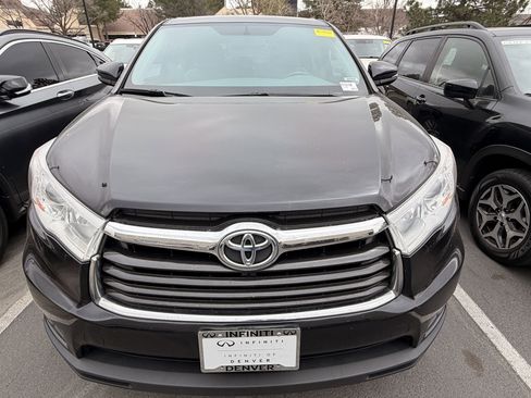 Used 2014 Toyota Highlander LE image 2