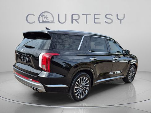 Used 2024 Hyundai Palisade Calligraphy FWD image 5