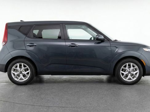 Used 2025 Kia Soul LX w/ LX Technology Package image 11