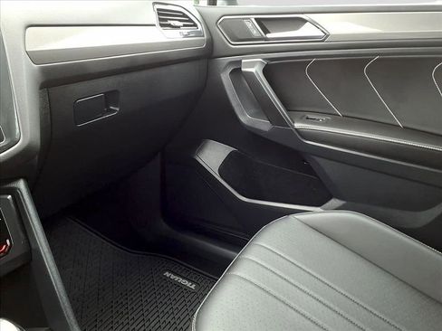 Certified 2022 Volkswagen Tiguan SE image 21