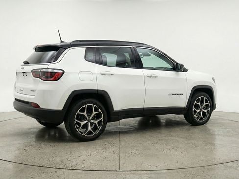 Used 2025 Jeep Compass Limited image 9