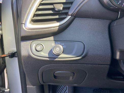 Used 2019 Chevrolet Trax LT FWD image 17