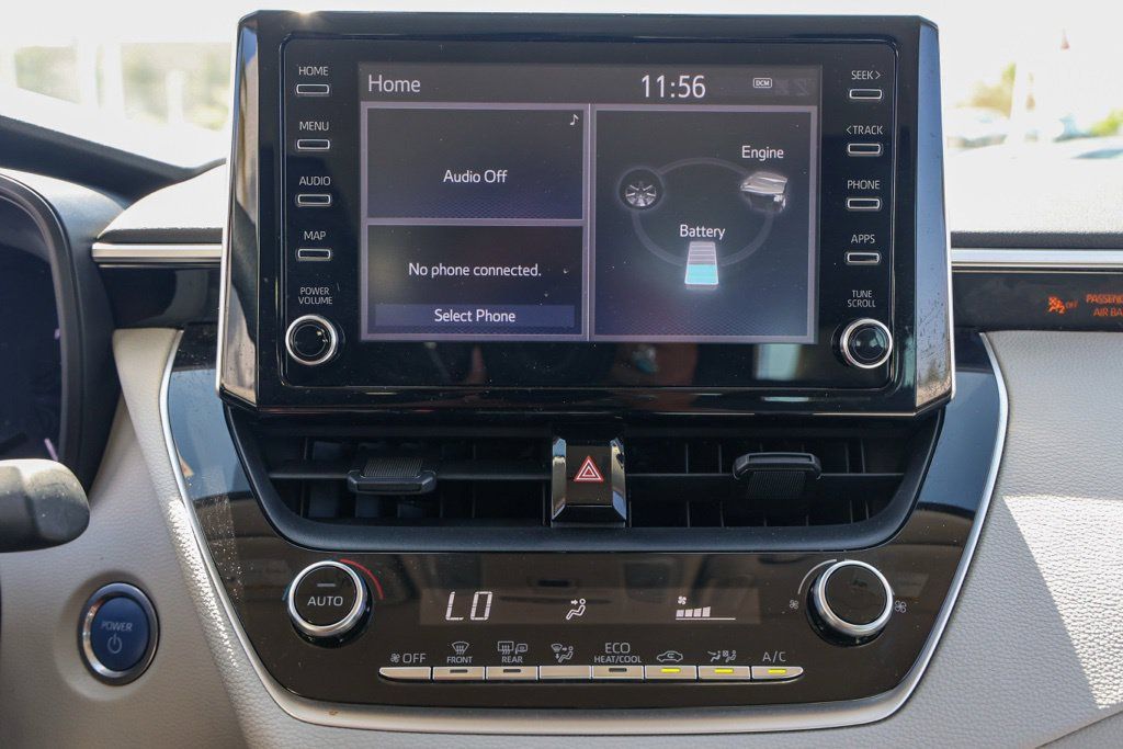 Used 2020 Toyota Corolla LE FWD image 28