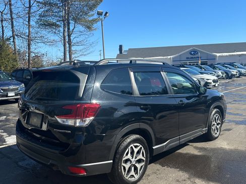 Used 2021 Subaru Forester Premium image 5