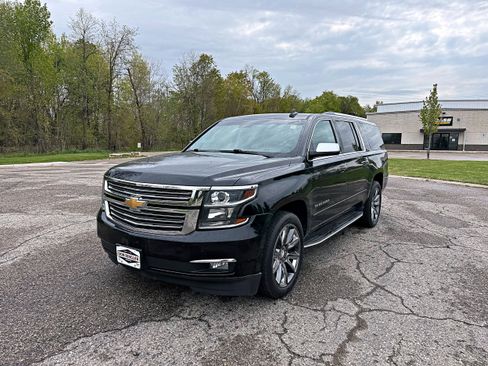 Used 2019 Chevrolet Suburban Premier AWD/4WD image 5