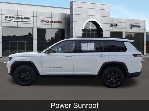 Used 2024 Jeep Grand Cherokee L Altitude AWD/4WD image 7