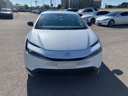 Used 2026 Toyota Prius LE FWD image 3