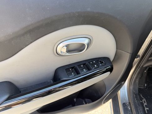 Used 2016 Kia Soul + w/ Primo Package FWD image 22