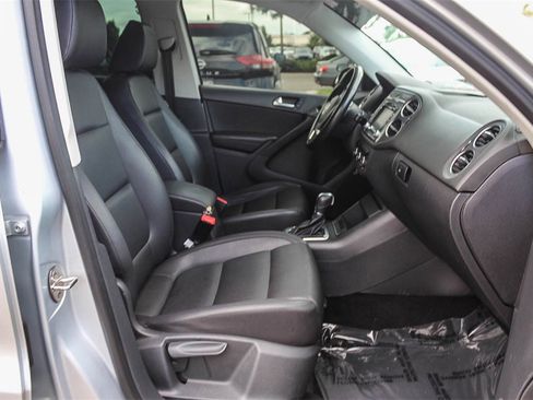 Used 2012 Volkswagen Tiguan SE image 16