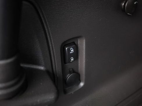 Used 2013 Lincoln MKX AWD image 57