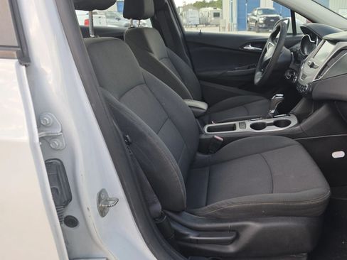 Used 2017 Chevrolet Cruze LS FWD image 47