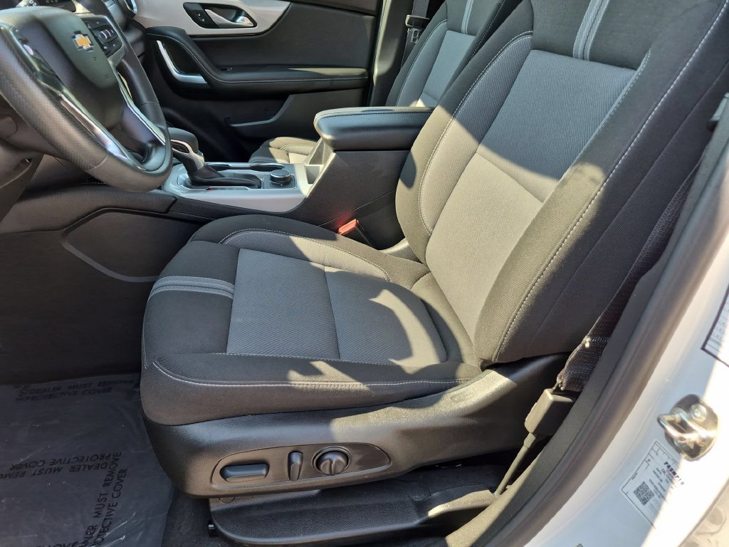 Used 2025 Chevrolet Blazer LT FWD image 23