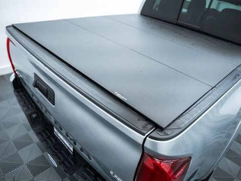 Certified 2022 Toyota Tacoma SR5 AWD/4WD image 12