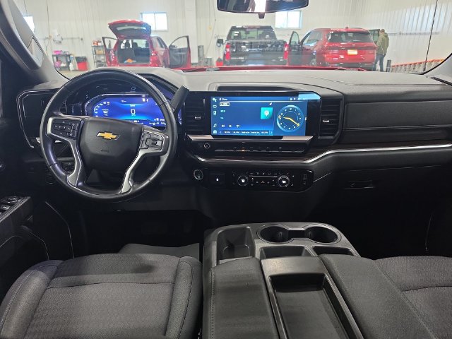 Used 2023 Chevrolet Silverado 1500 LT AWD/4WD image 9