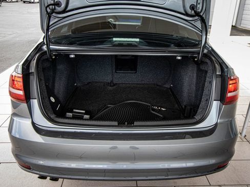 Used 2017 Volkswagen Jetta SE image 19