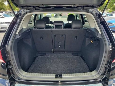 Certified 2022 Volkswagen Taos SE FWD image 11