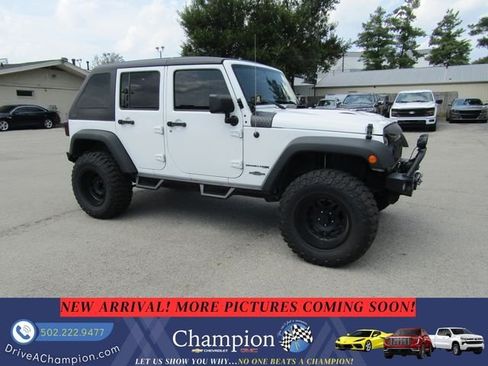 Used 2018 Jeep Wrangler Unlimited Sport S AWD/4WD image 4