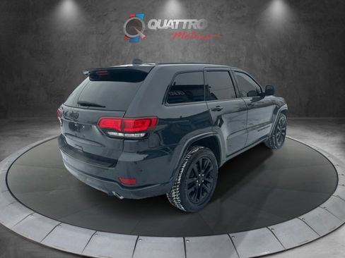 Used 2017 Jeep Grand Cherokee Altitude image 6