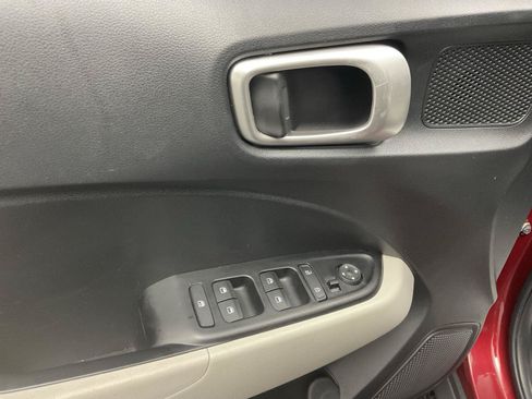 Used 2024 Hyundai Venue SEL FWD image 10