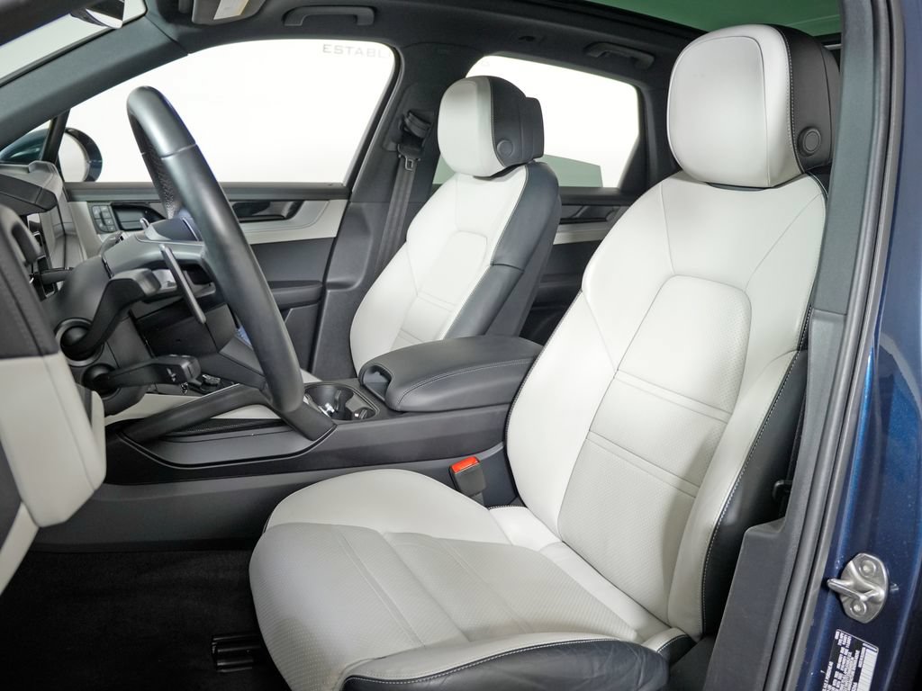 Certified 2024 Porsche Cayenne AWD/4WD image 5