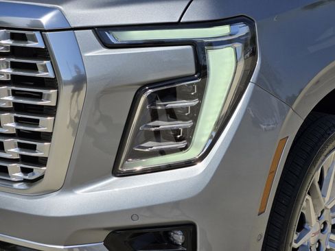 Used 2026 GMC Yukon Denali w/ Denali Reserve Package AWD/4WD image 35