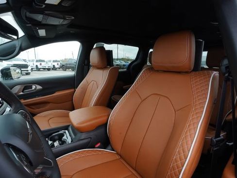 New 2026 Chrysler Pacifica Pinnacle image 36
