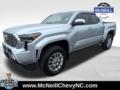 Used 2025 Toyota Tacoma Limited AWD/4WD image 3