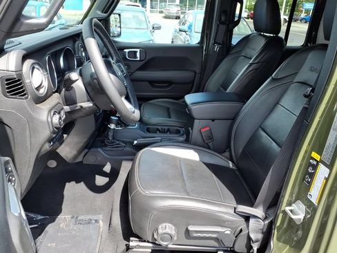 Used 2023 Jeep Wrangler Unlimited Sahara w/ Cold Weather Group AWD/4WD image 4