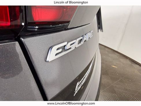 Used 2019 Ford Escape SE image 40