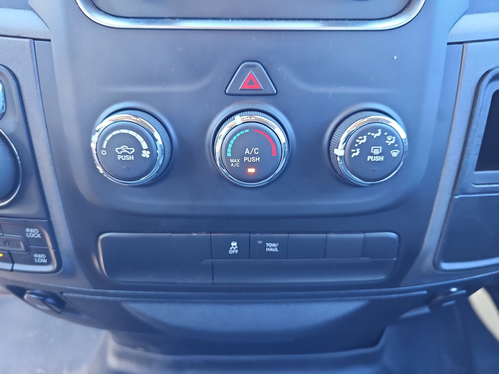 Used 2018 RAM 1500 Express w/ Express Value Package AWD/4WD image 26