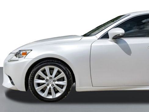 Used 2016 Lexus IS 200t image 10