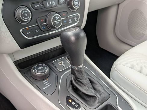 Used 2022 Jeep Cherokee Latitude Lux AWD/4WD image 20