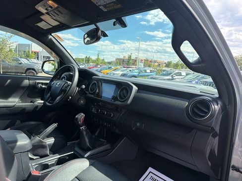 Used 2017 Toyota Tacoma TRD Pro AWD/4WD image 13