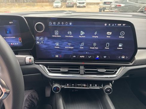 Used 2025 Chevrolet Equinox EV LT image 10