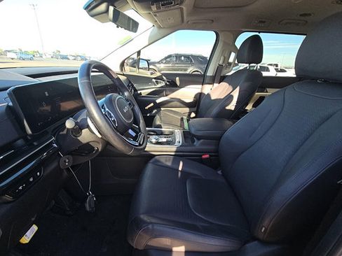 Used 2025 Kia Carnival SX Prestige FWD image 5