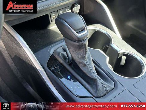 Certified 2025 Toyota Highlander XLE image 37