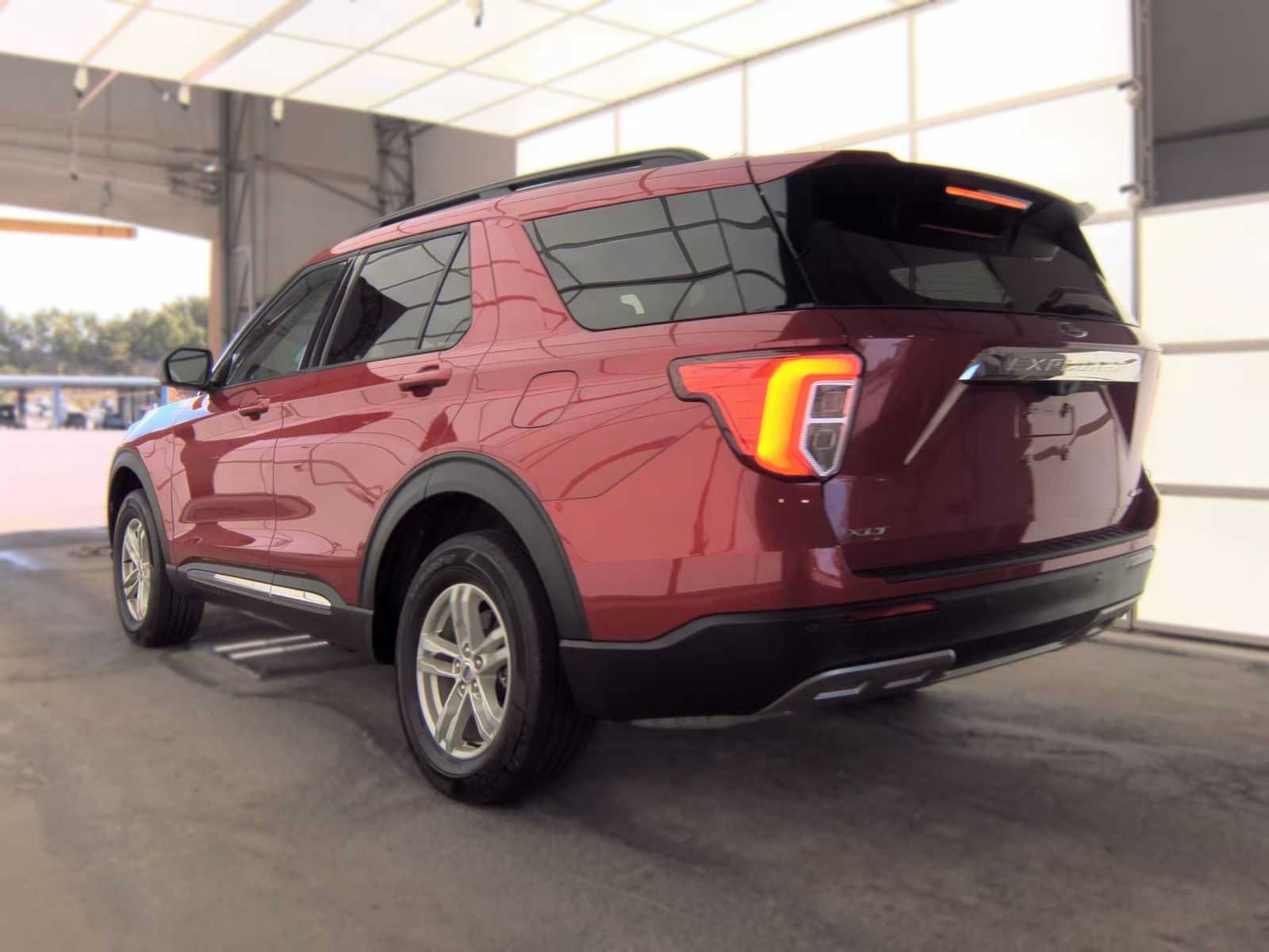 Used 2024 Ford Explorer XLT w/ Equipment Group 202A AWD/4WD image 5