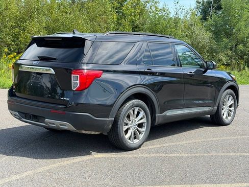 Used 2024 Ford Explorer XLT w/ Equipment Group 202A AWD/4WD image 25