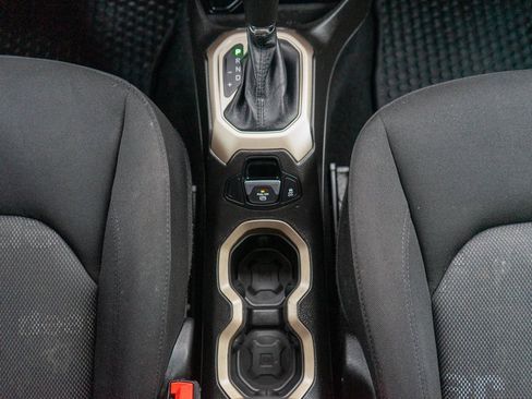 Used 2017 Jeep Renegade Latitude image 27