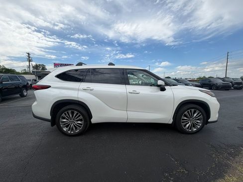 Used 2020 Toyota Highlander Platinum image 2