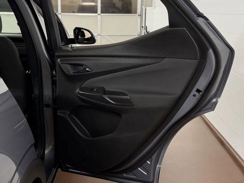 Used 2022 Chevrolet Bolt EUV LT w/ Comfort Package FWD image 34