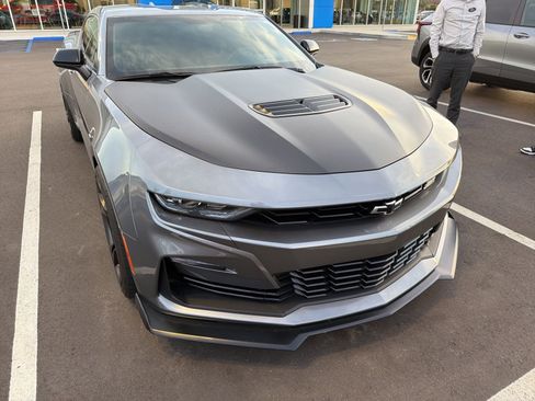 Used 2022 Chevrolet Camaro SS image 2