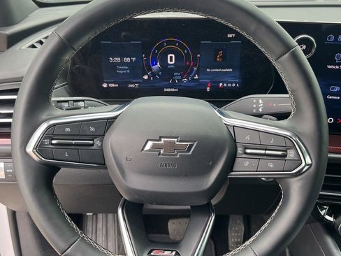Used 2025 Chevrolet Traverse Z71 AWD/4WD image 19