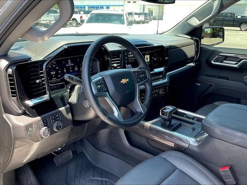 Used 2025 Chevrolet Silverado 1500 LTZ AWD/4WD image 8
